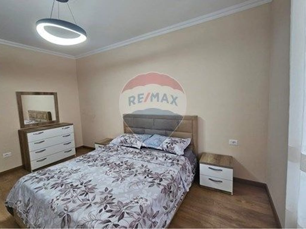 Jepet apartament 1+1 me qira te rruga Teodor Keko