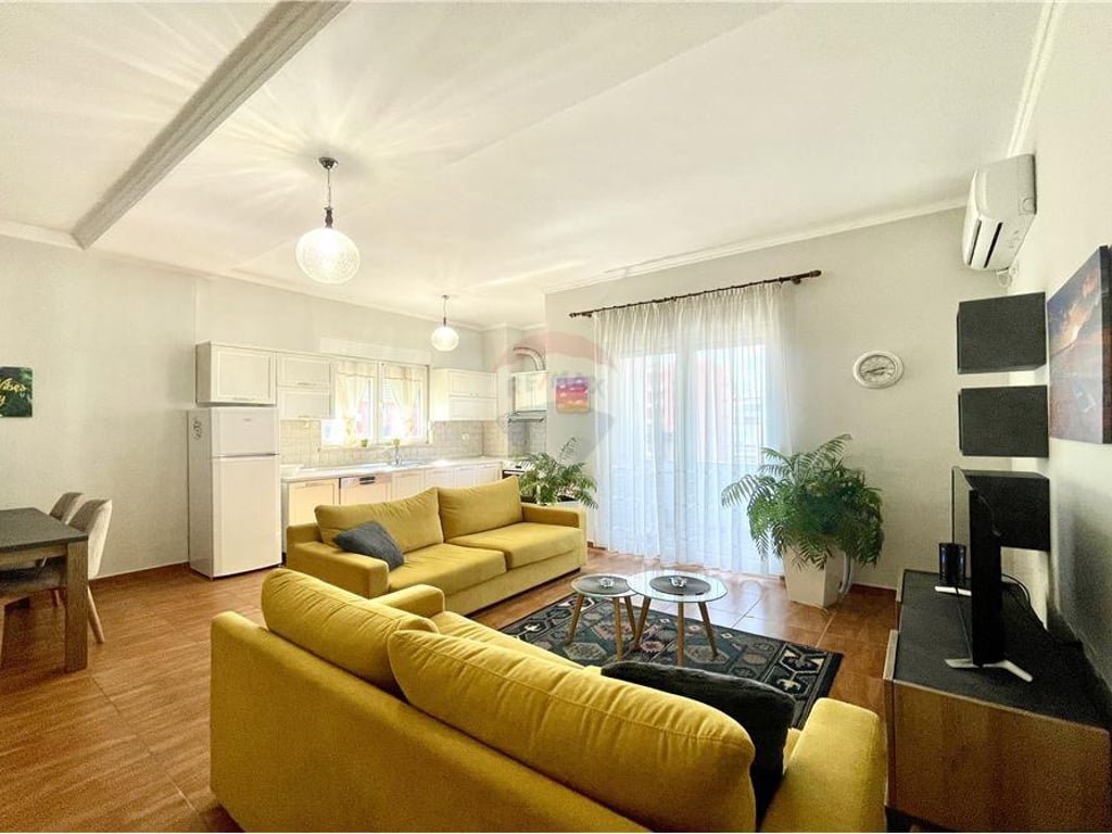 APARTAMENT 2+1 ME QIRA TEK PAAR,PRANE DELIJORGJIT