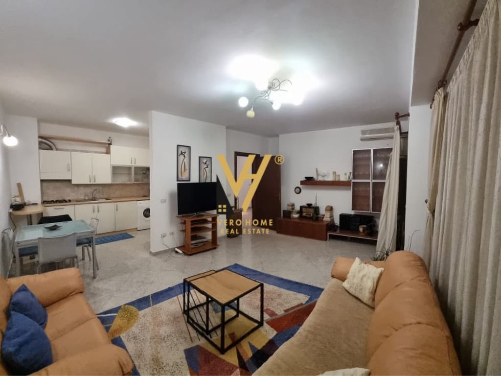 AFFITTASI APPARTAMENTO 1+1+BLK IN ZONA PAZARI I RI A 700 EURO