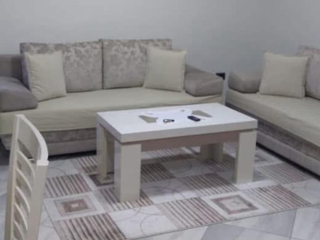 Jepet me qera apartament 1+1 prane Restorant Durresit