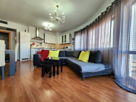 Affittasi appartamento 1+1 in zona Zogu I ZI a 520 euro.