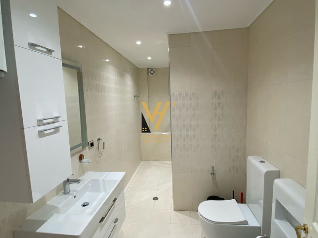 JEPET ZYRE 110 M2 ME QERA TE AMBASADOR 1, 1.800 EURO