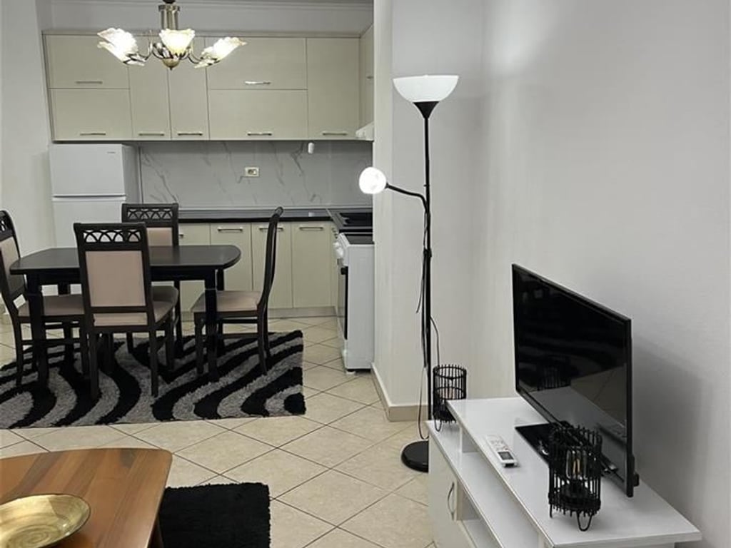 🏡 A 2+1 apartment is for rent in the Paris Commune.