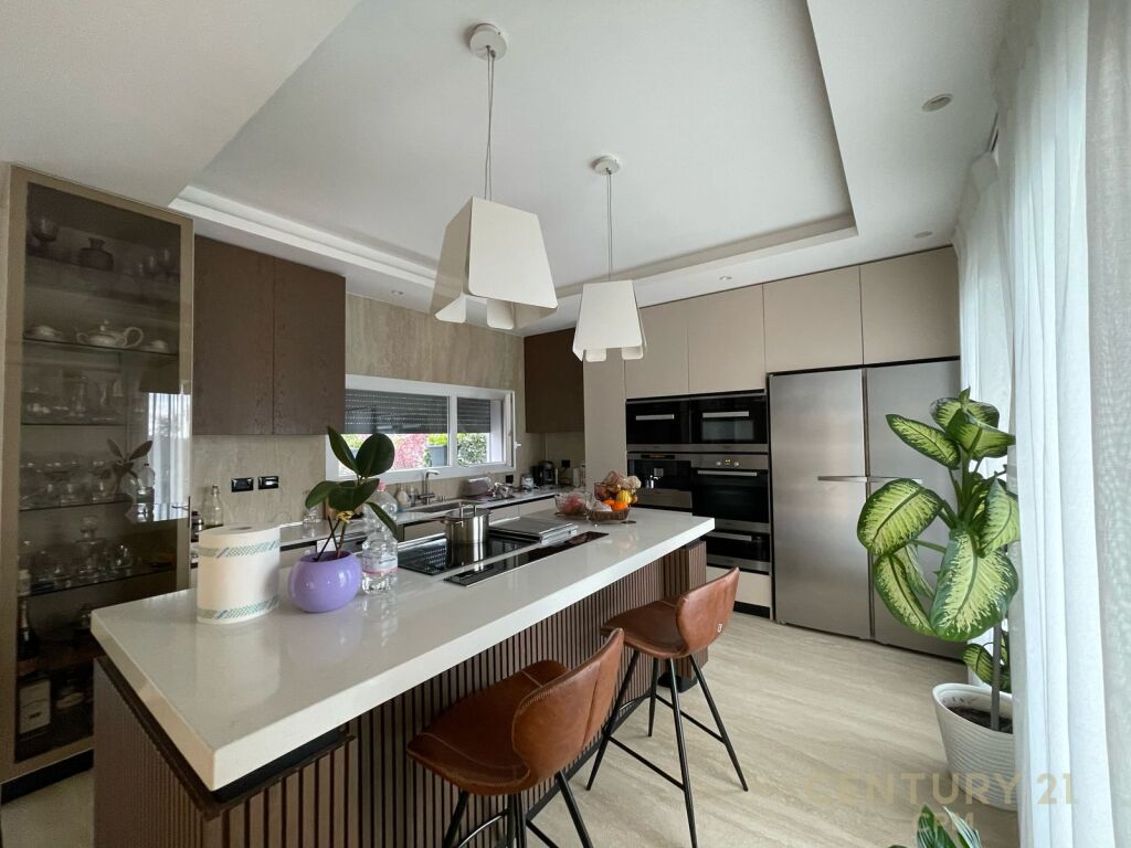  🏡 VILË LUKSOZE PËR SHITJE NË LONG HILL! | LUXURY VILLA FOR SALE IN LONG HILL!