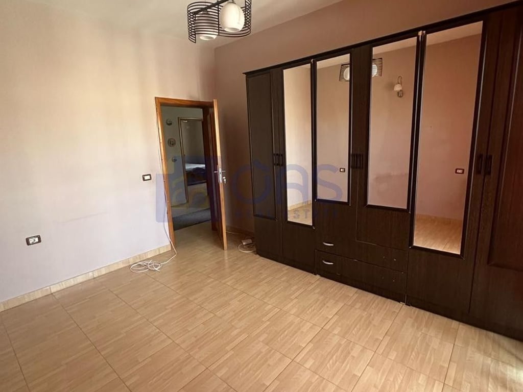 Apartment 3+1 for rent at Siri Kodra 650 euros.