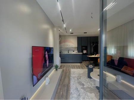 2+1+2 apartment for sale at Tregu i Ri Elektrik