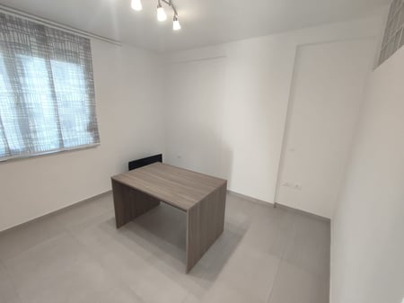A 2+1 apartment is for rent in Myslym Shyri, for offices or residence.