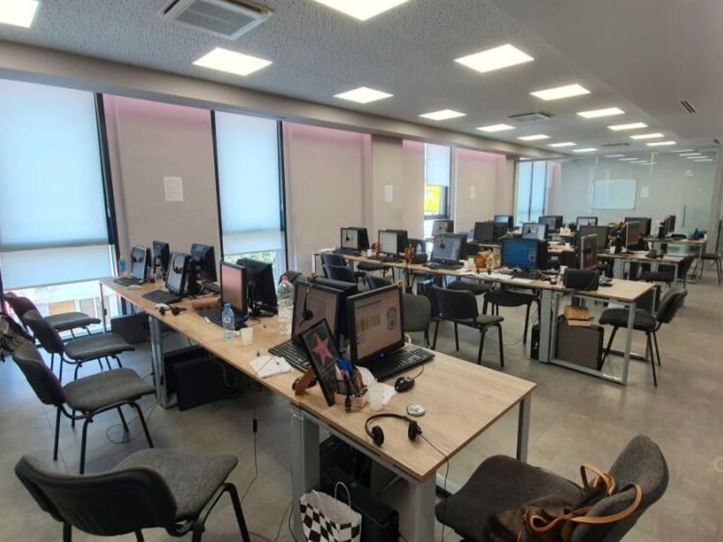 🏢 NJËSI BIZNESI DHE 2 POSTE PARKIMI PËR SHITJE TEK STADIUMI DINAMO! 💼 | COMMERCIAL UNIT WITH 2 PARKING SPACES FOR SALE NEAR DINAMO STADIUM!
