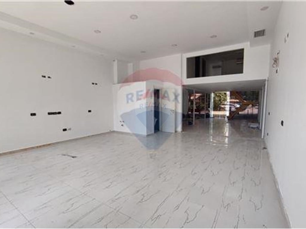 Shitet dyqan ne Rrugen Don Bosko