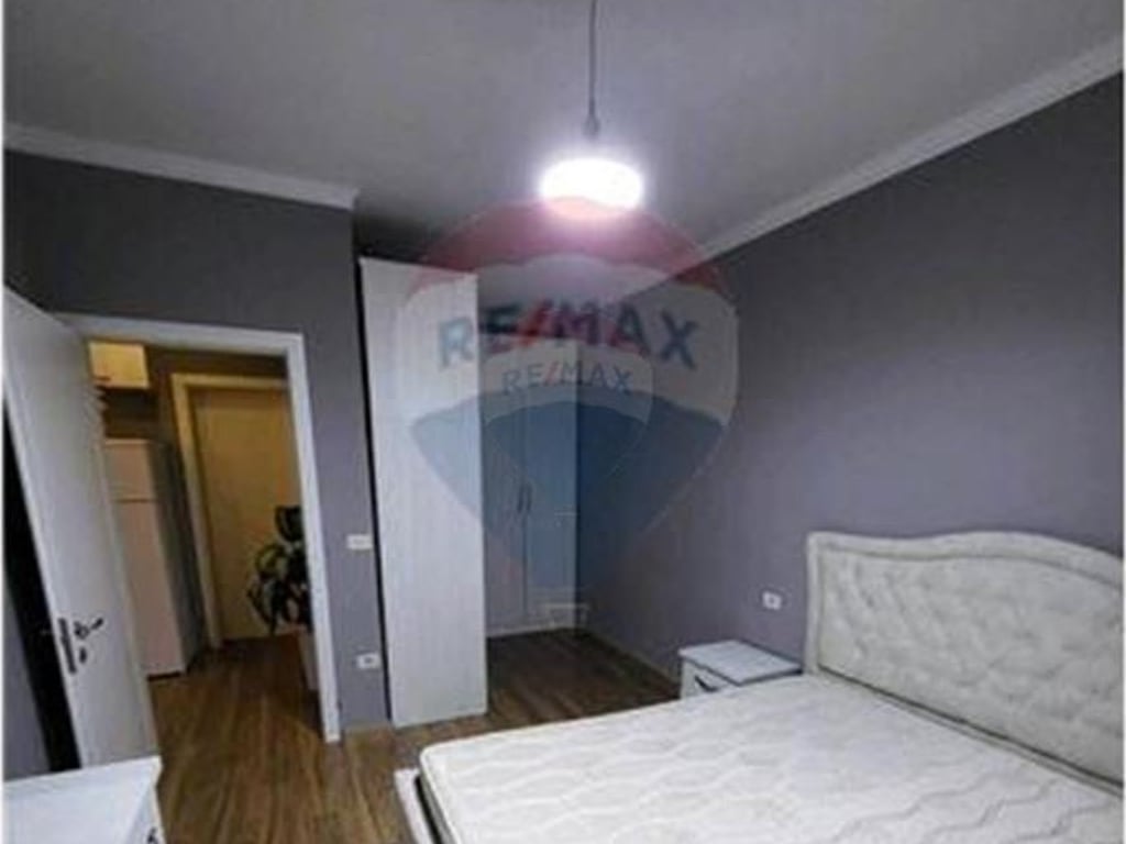 1+1 apartment for rent at Komuna e Parisit.