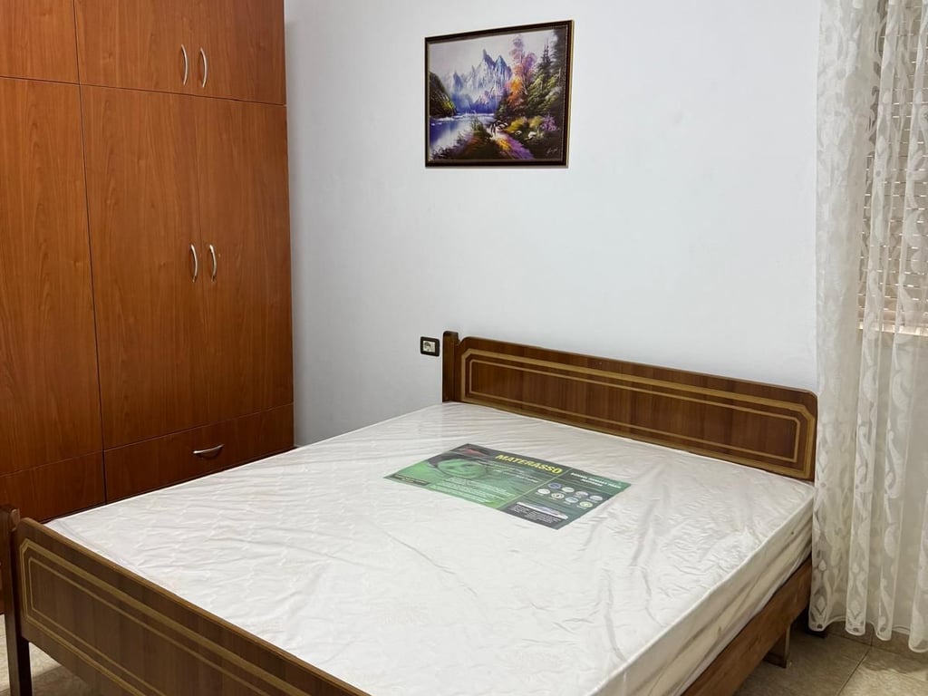 Affittasi appartamento 1+1, via 5 Maggio 450 mila lekë.