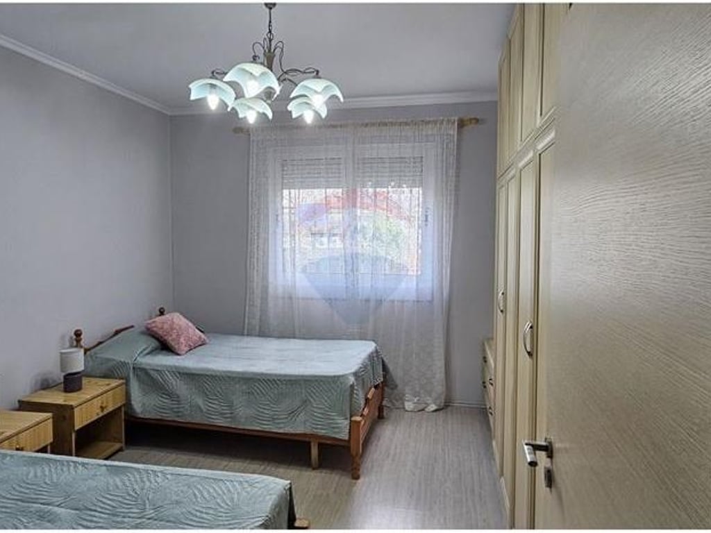 Jepet apartament 2+1 tek pallati me shigjeta