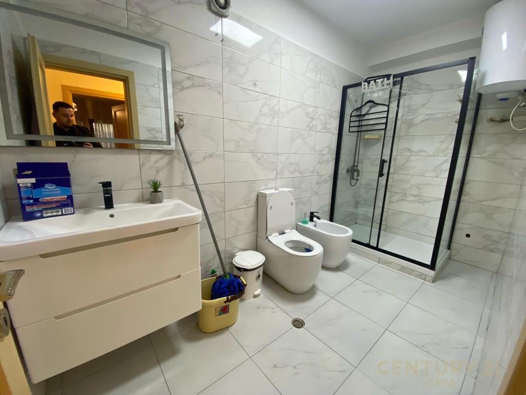 2+1+2 apartment for rent with parking space and storage at the Botanical Garden.