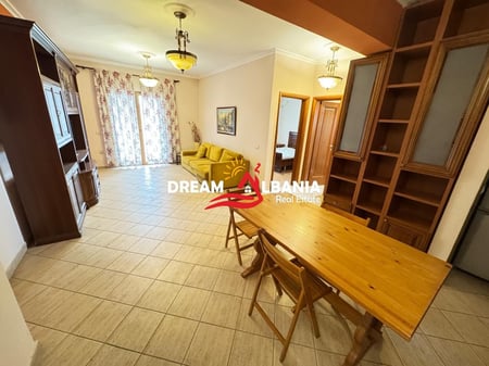 Appartamento 2+1 in affitto in centro, in Via Kavajë a Tirana (ID 42214535)