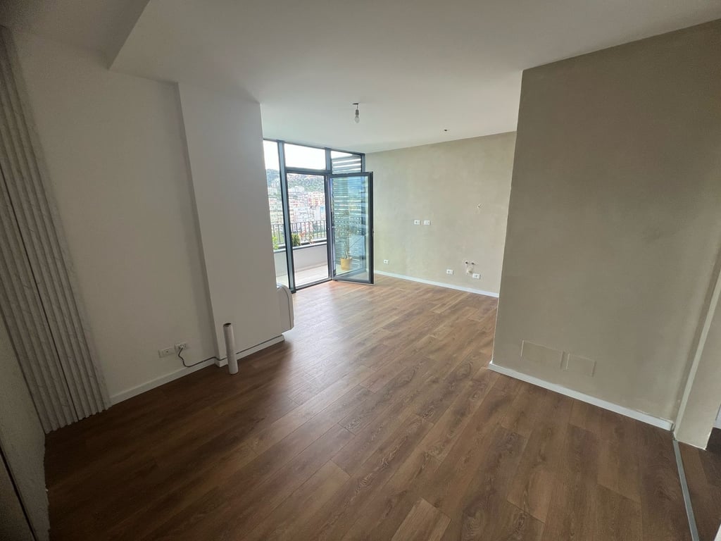 Jepet me qera ambjent tek Lake View Residence