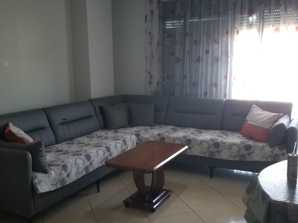 Jepet apartament 1+1 me Qira në Astir