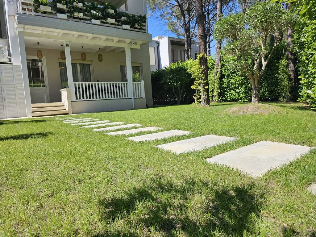 For sale Apartment 2+1 with Yard at Gjiri i Lalzit €295,000