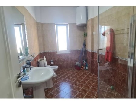 Shitet apartament 2+1 qytet studenti