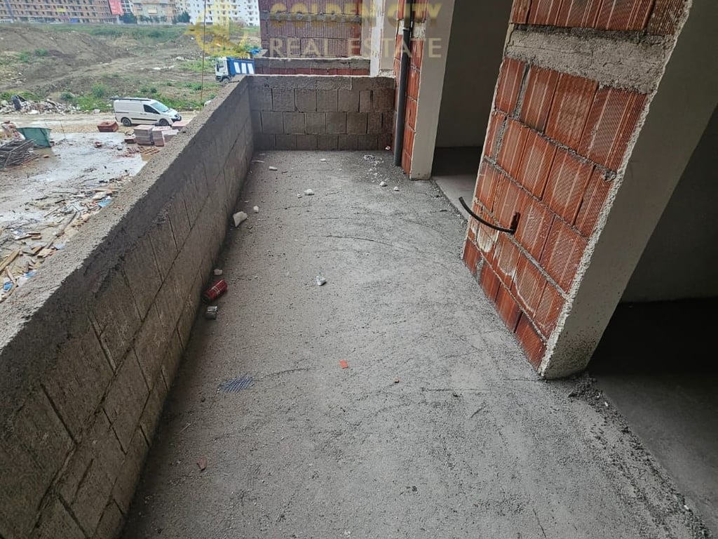 Shitet apartament 2+1+2 Golem