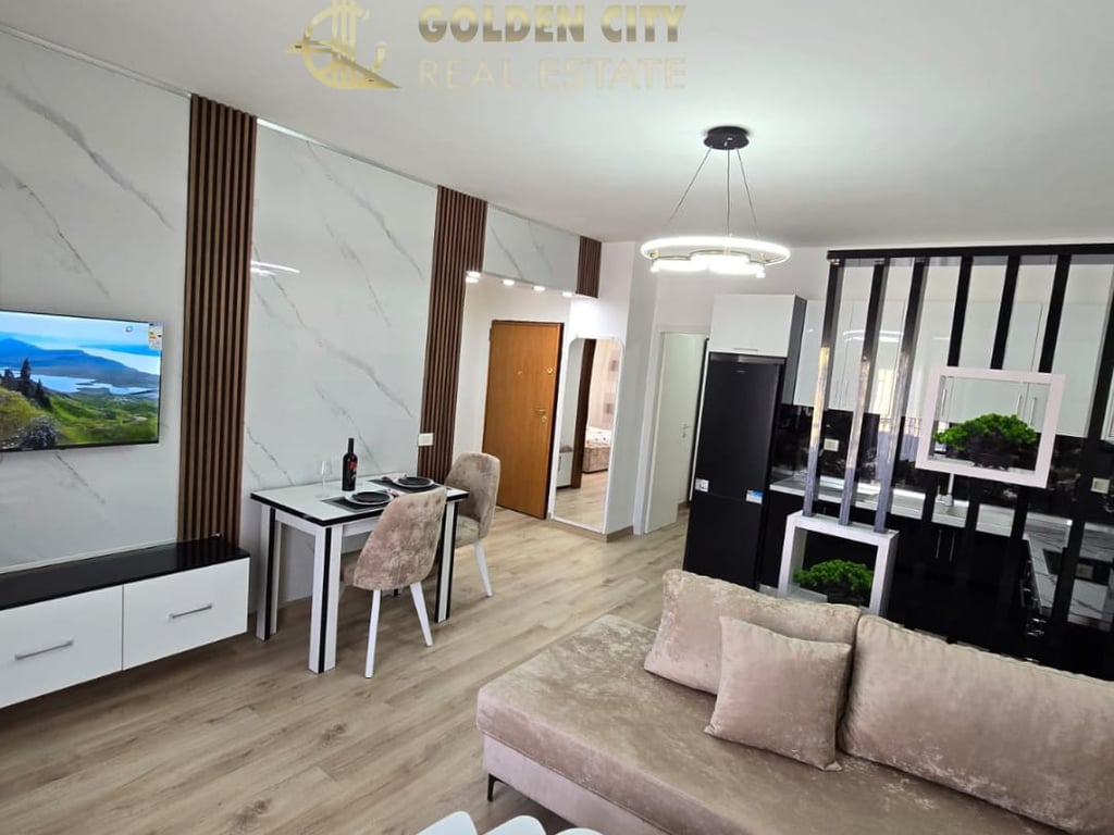 Shitet super apartament 1+1 Plazh Durres