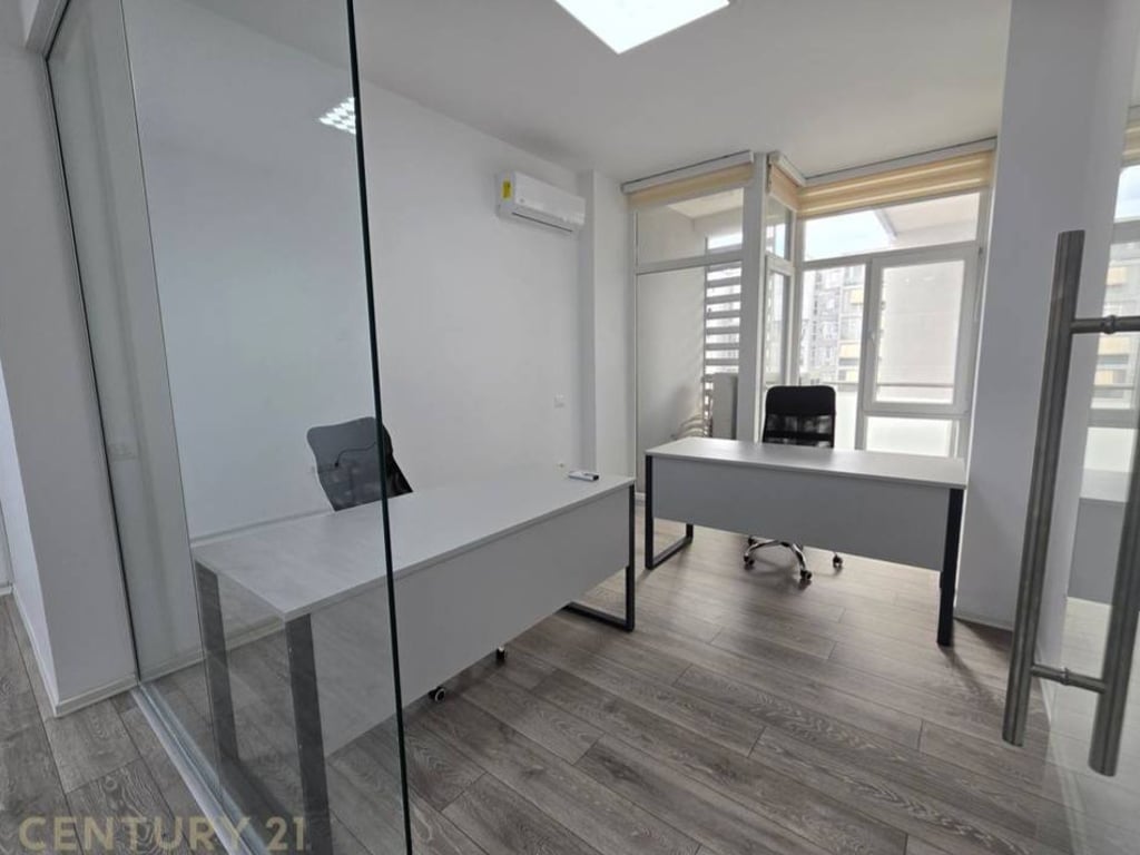 🏢 Japim Zyrë me Qira – Komuna e Parisit, Kika 2
