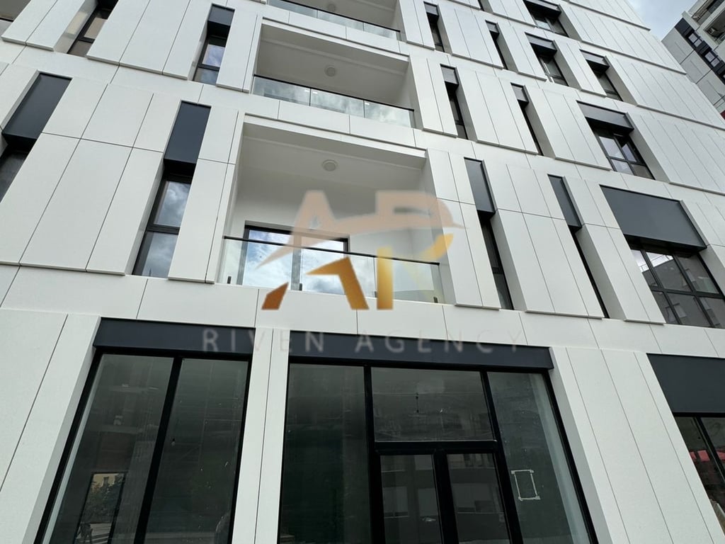 Jepet me qira dyqan tek Farmacia 10