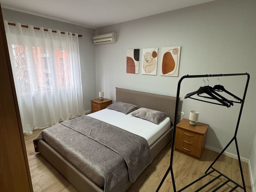 Jepet me qera apartament 1+1 ne Myslym Shyr 600 euro