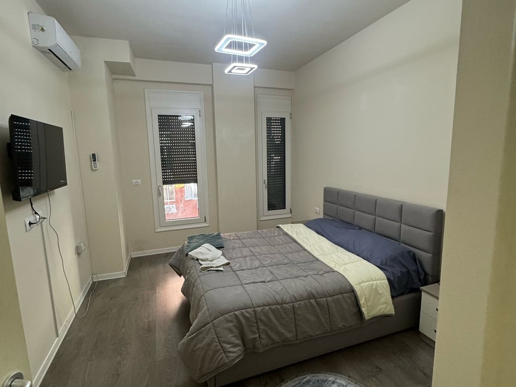 Apartment 2+1 for rent in Komuna e Parisit 700 euros.