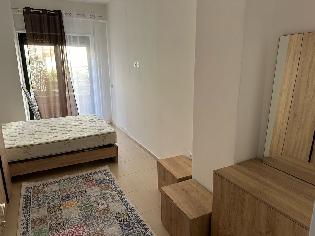 Affittasi appartamento 1+1 a Kodra e Diellit.