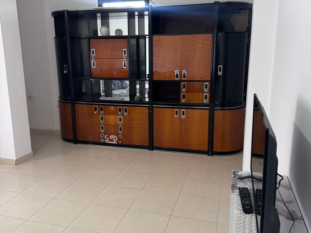 Affittasi appartamento 2+1, Astir vicino a Wellit 400 mila lekë.