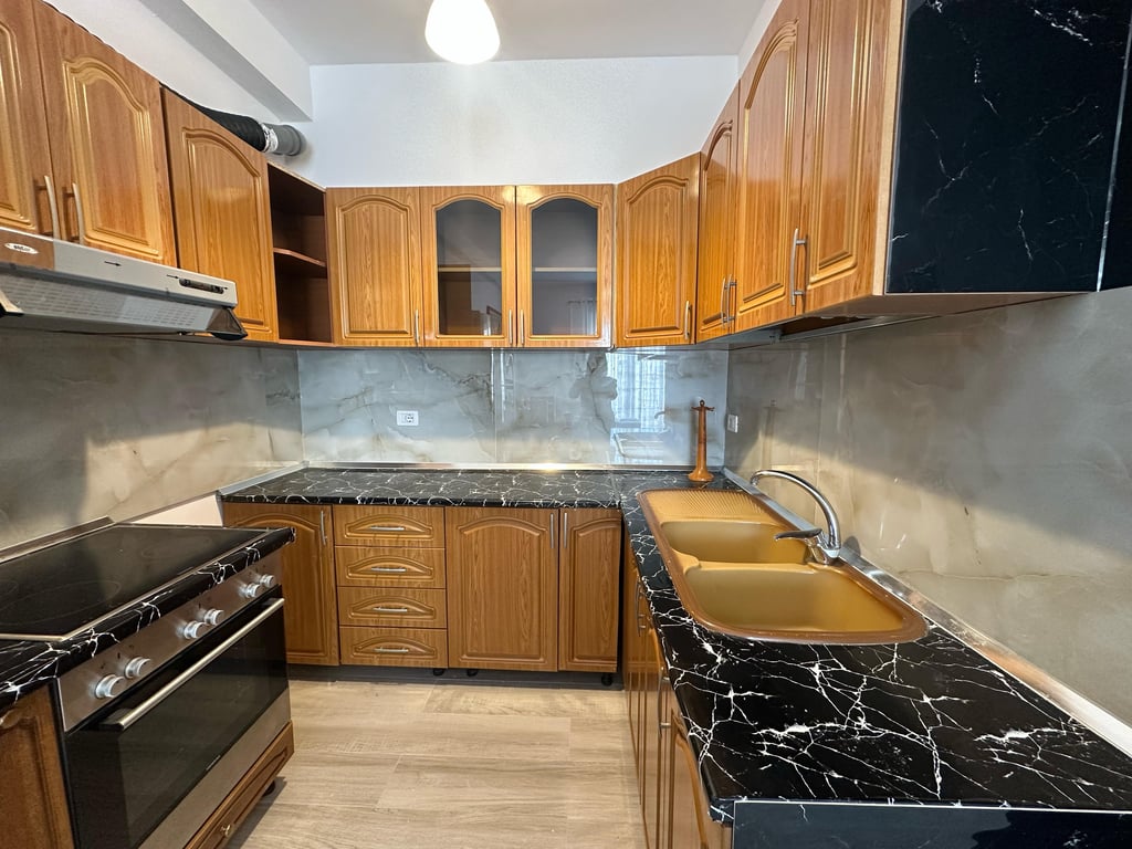 1+1 parking space for rent 📍5 Maji 📌450€