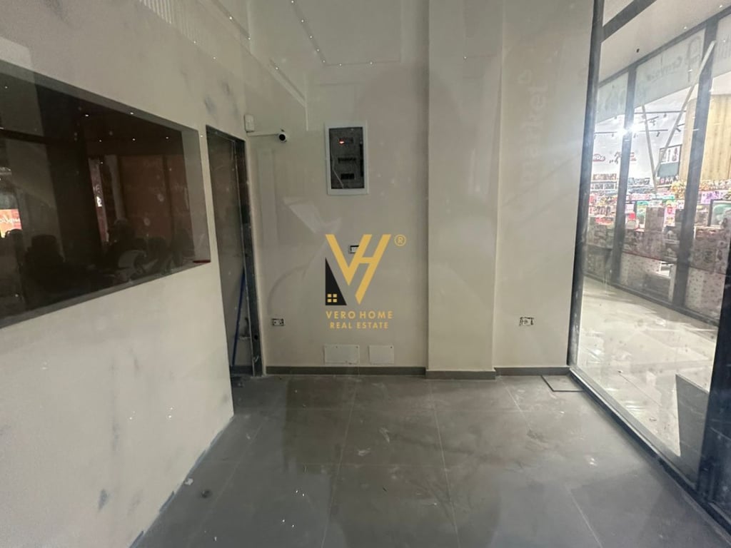 BUSINESS SPACE OF 19 M2 FOR RENT AT GARDEN BUILDING 800 EURO