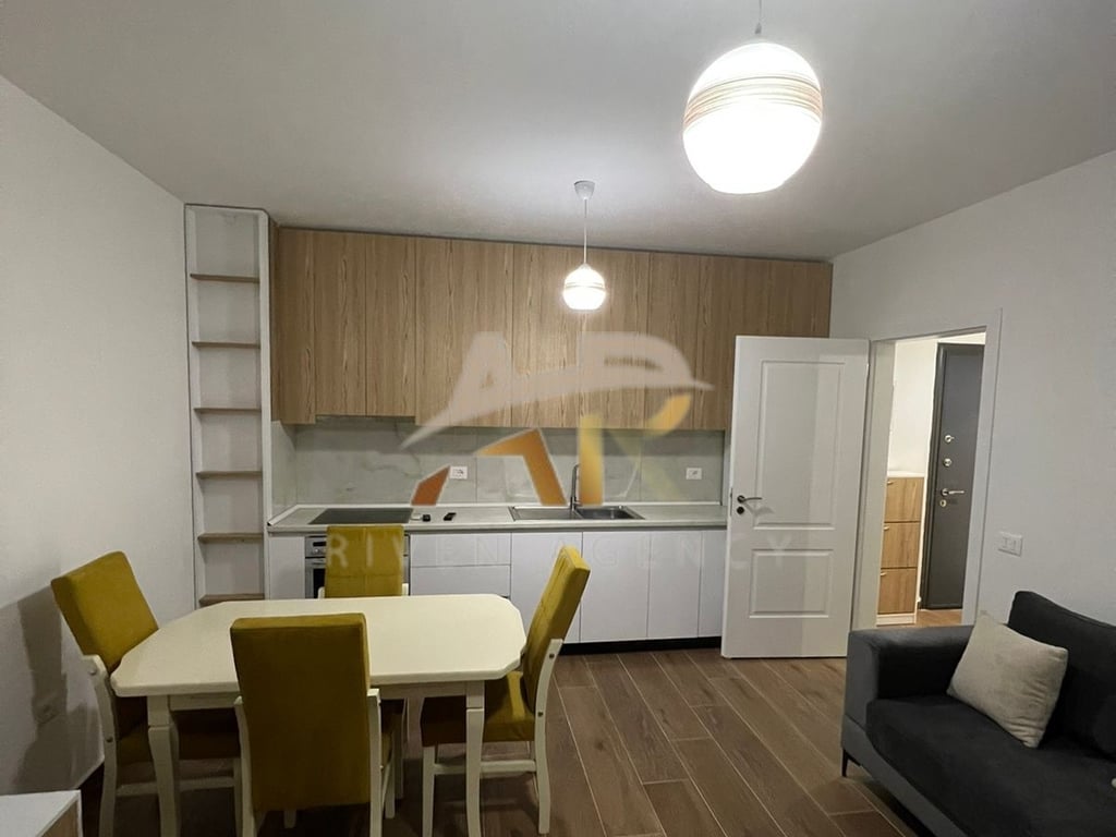 Jepet me qera super apartament 1+1 i pabanuar me pare tek Vila L 2, Astir