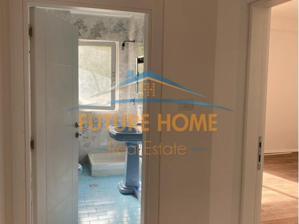 Affitto, Ambiente per Uffici, Via di Elbasan.