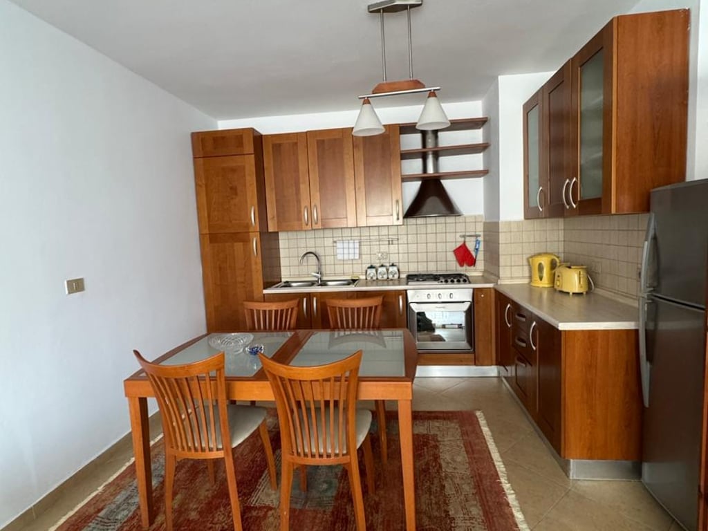 Shtepi me qera 2+1 prane shkolles Petro Nin Luarasi