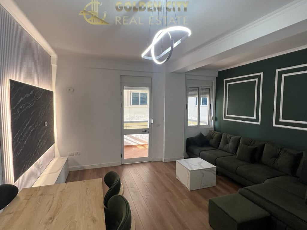 Shitet Apartament 1+1 shkembi kavajes