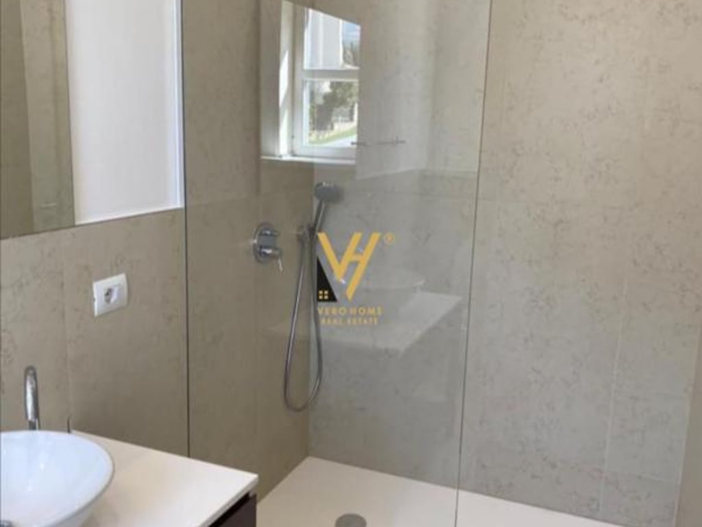 JEPET VILE DY KATESHE ME QERA TE KOMPLEKSI ROLLING HILLS 5.000 EURO