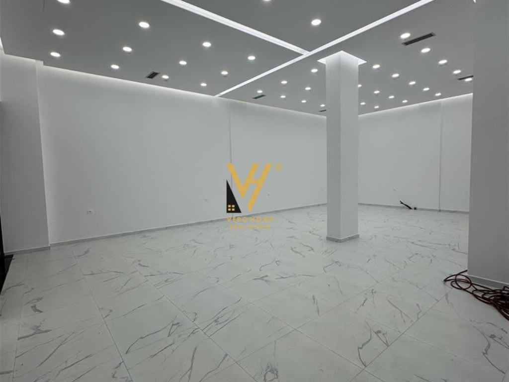 SHOP FOR RENT 120 M2 AT TOM DOSHI COMPLEX 700 EURO