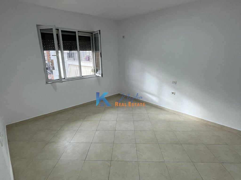 2+1 near the New Bazaar