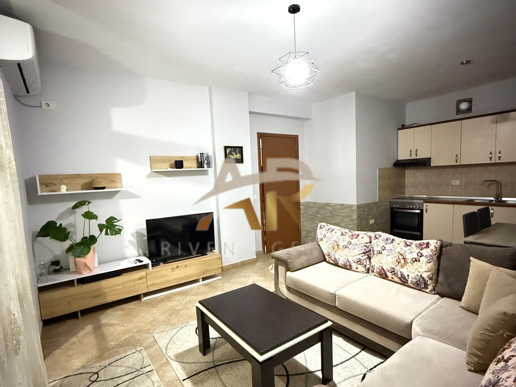 Jepet me qera apartament 1+1 tek Vila L, Astir