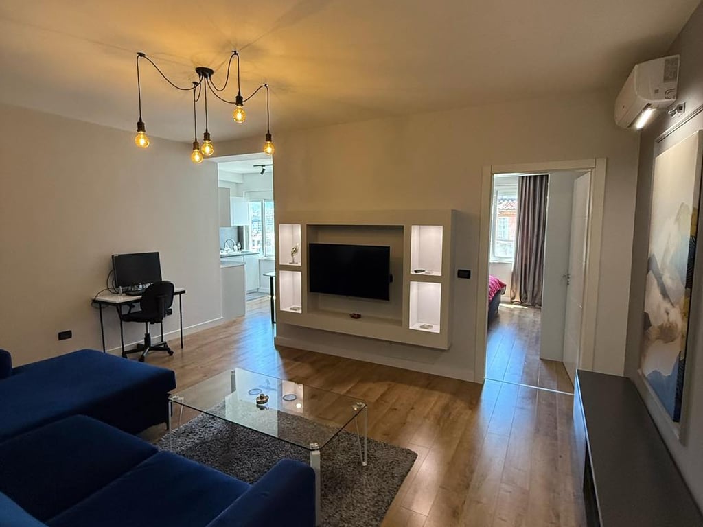 1+1 Luxury apartment for rent in the Paris Commune.