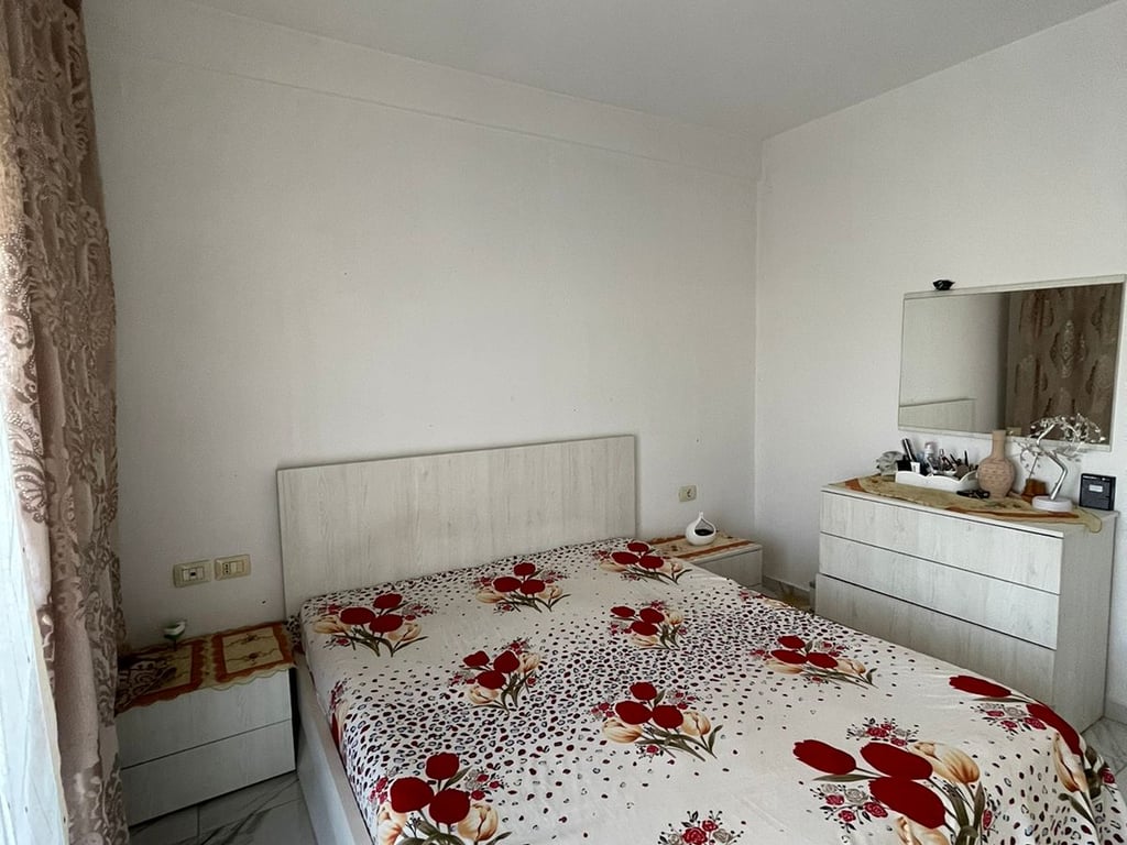 SHITET APARTAMENT  2+1+ VERANDE, ISH DOGANA, TIRANE