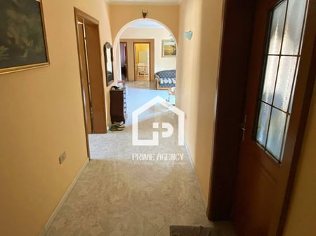 VENDESI: SUPER APPARTAMENTO DUPLEX_ Vlorë