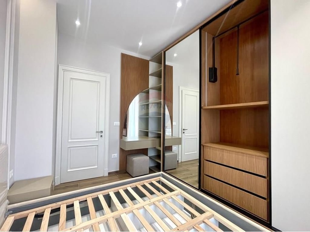 Super apartament 2+1 per qira tek Kompleksi Delijorgji