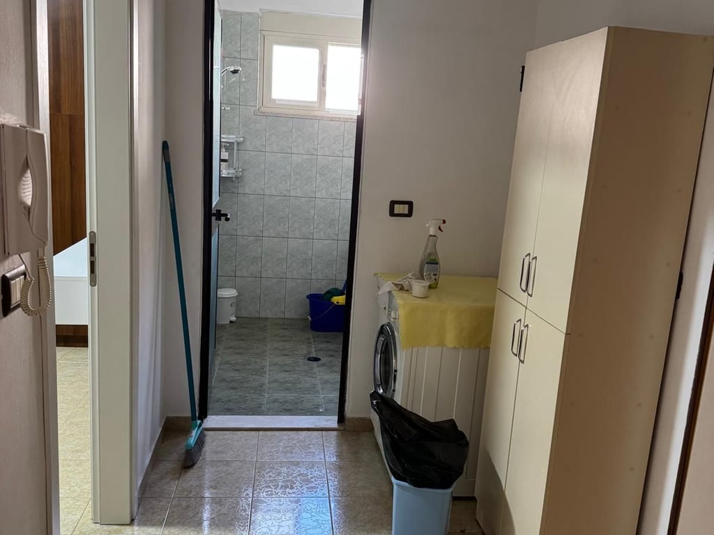 Affittasi appartamento 1+1, via 5 Maggio 450 mila lekë.