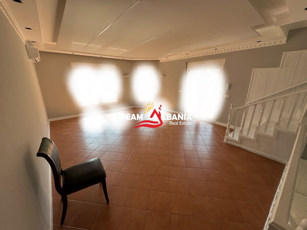 Villa in vendita in Via Elbasanit, nella zona delle Ville Tedesche, a Tirana (ID 4151190)