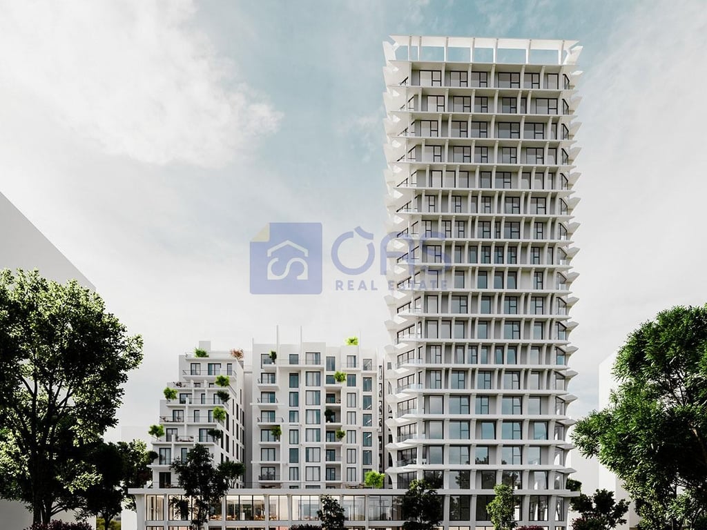 Shitet apartament 2+1 Tek Bulevardi i Ri.