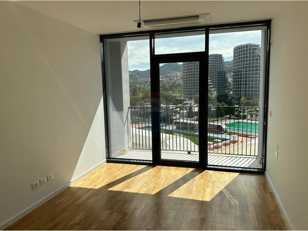 Zyre me qira te Lake View, rruga Kosvareve