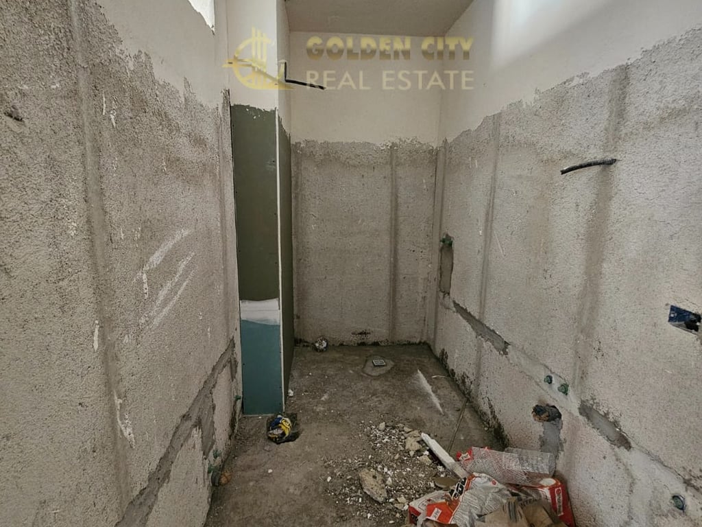 Shitet super apartament 1+1. spitall