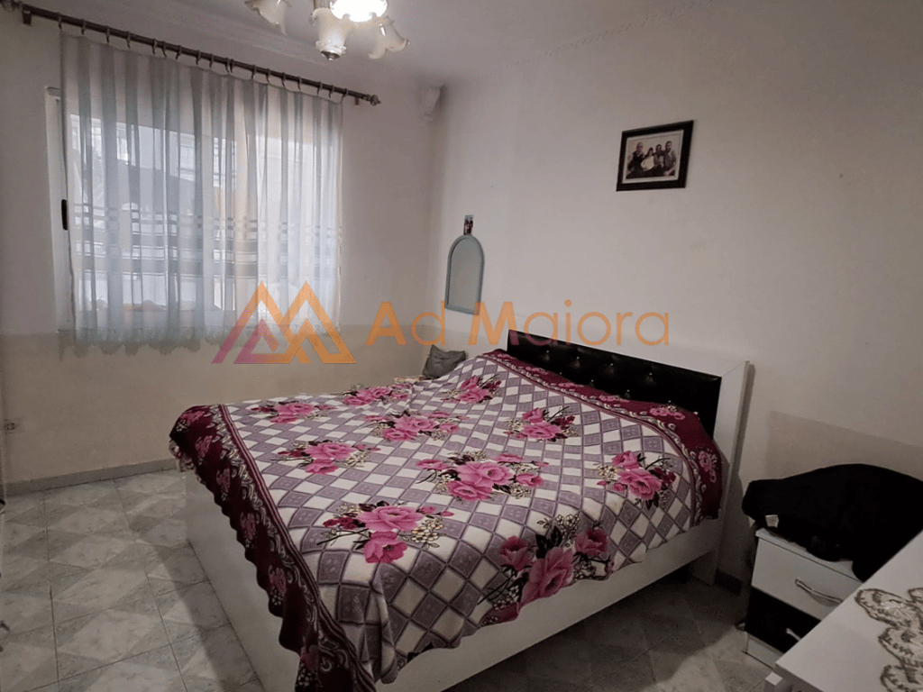 Shitet Apartament 3+1 shkolla qemal mici Durres